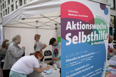 Aktionswoche Selbsthilfe: Infostand auf der Selbsthilfemeile in Altona 