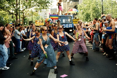 Schwule und Lesben demonstrieren gegen Diskriminierung beim CSD