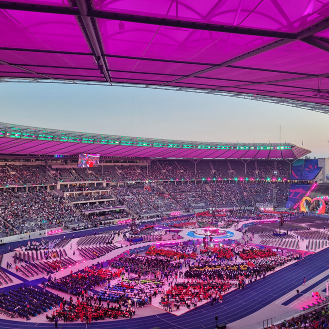 Eröffnungsfeier der Special Olympics World Games: Buntes Treiben im Stadion